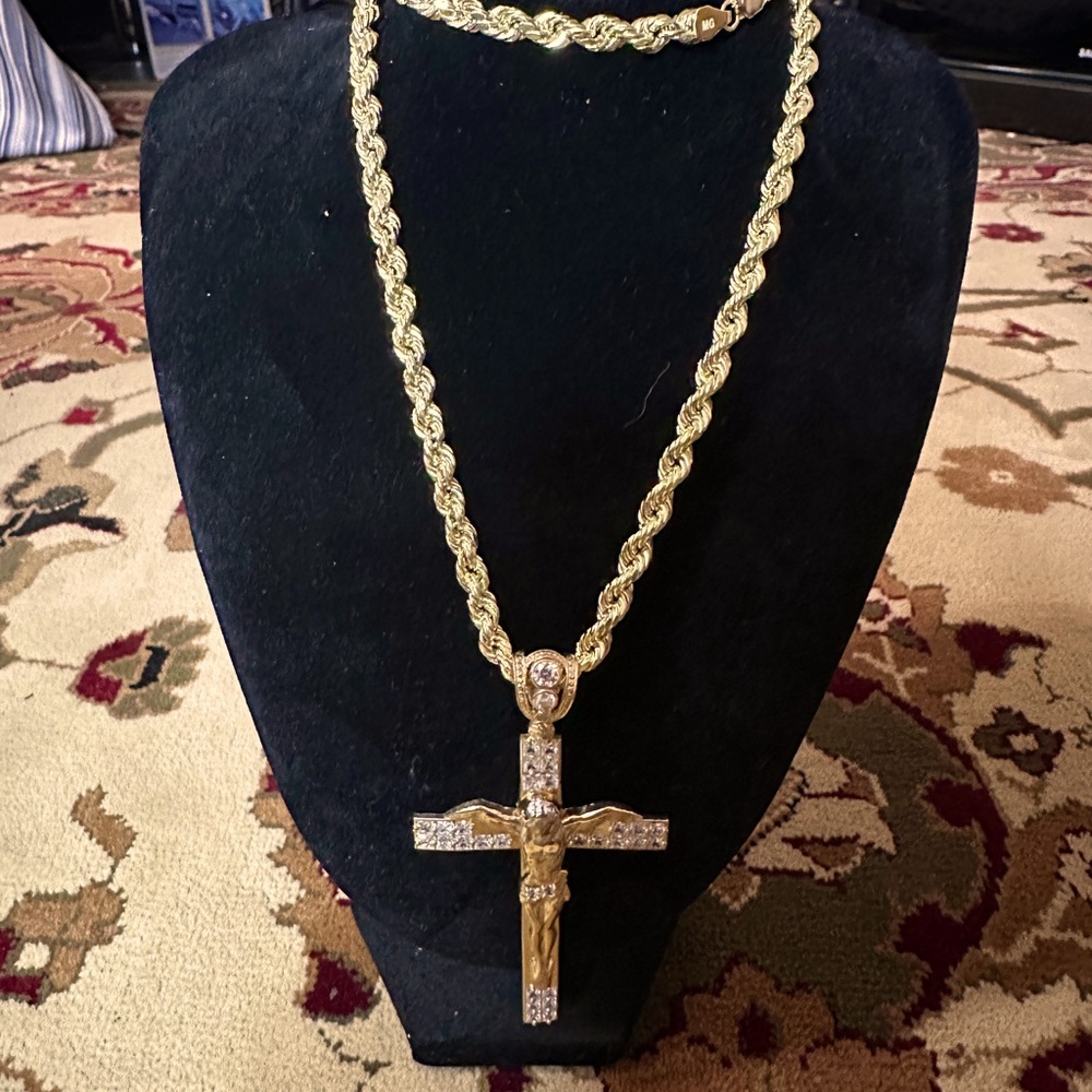 10kt gold chain and charm